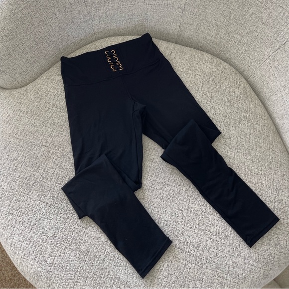 Black and Gold Detail Workout Set - Picture 3 of 7